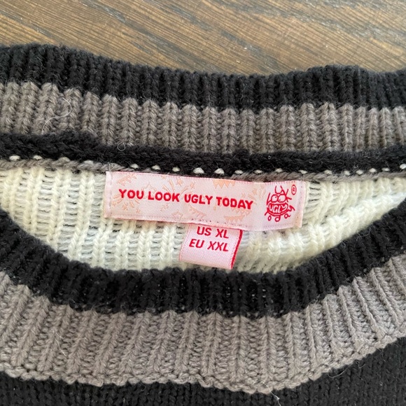 Ugly sweater with Christmas lights - Picture 3 of 3